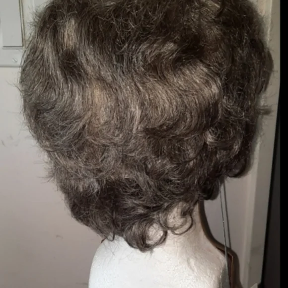 100% Human Wig - Picture 2 of 2